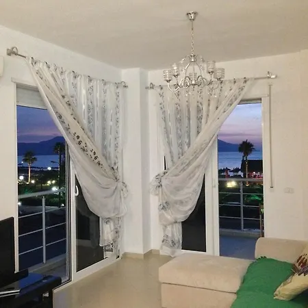 Beachfront Apartmán